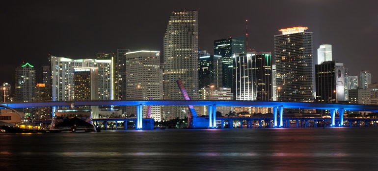 La ciudad de Miami de ser caro es una de las cosas acerca de la vida en Miami todo el mundo se pone mal